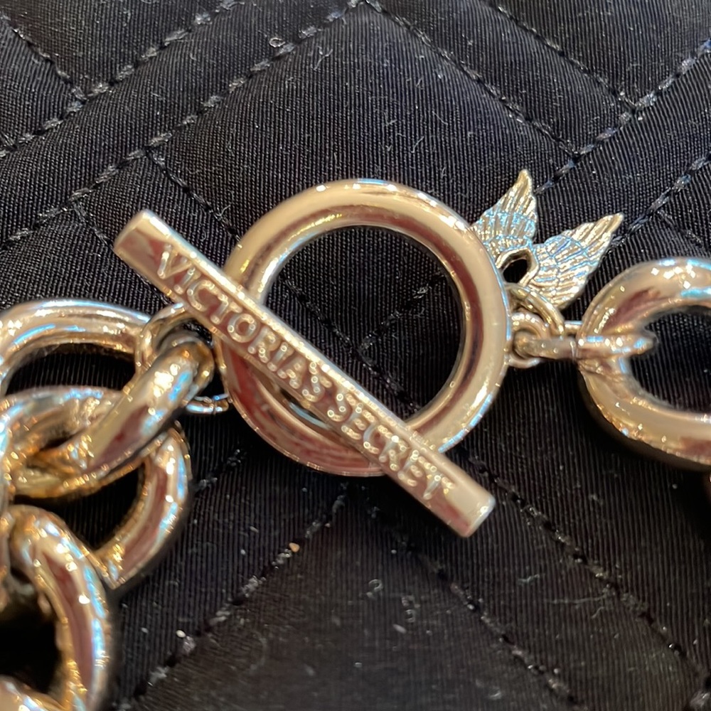 7.5 inch gold Victoria Secrets bracelet - Picture 2 of 3